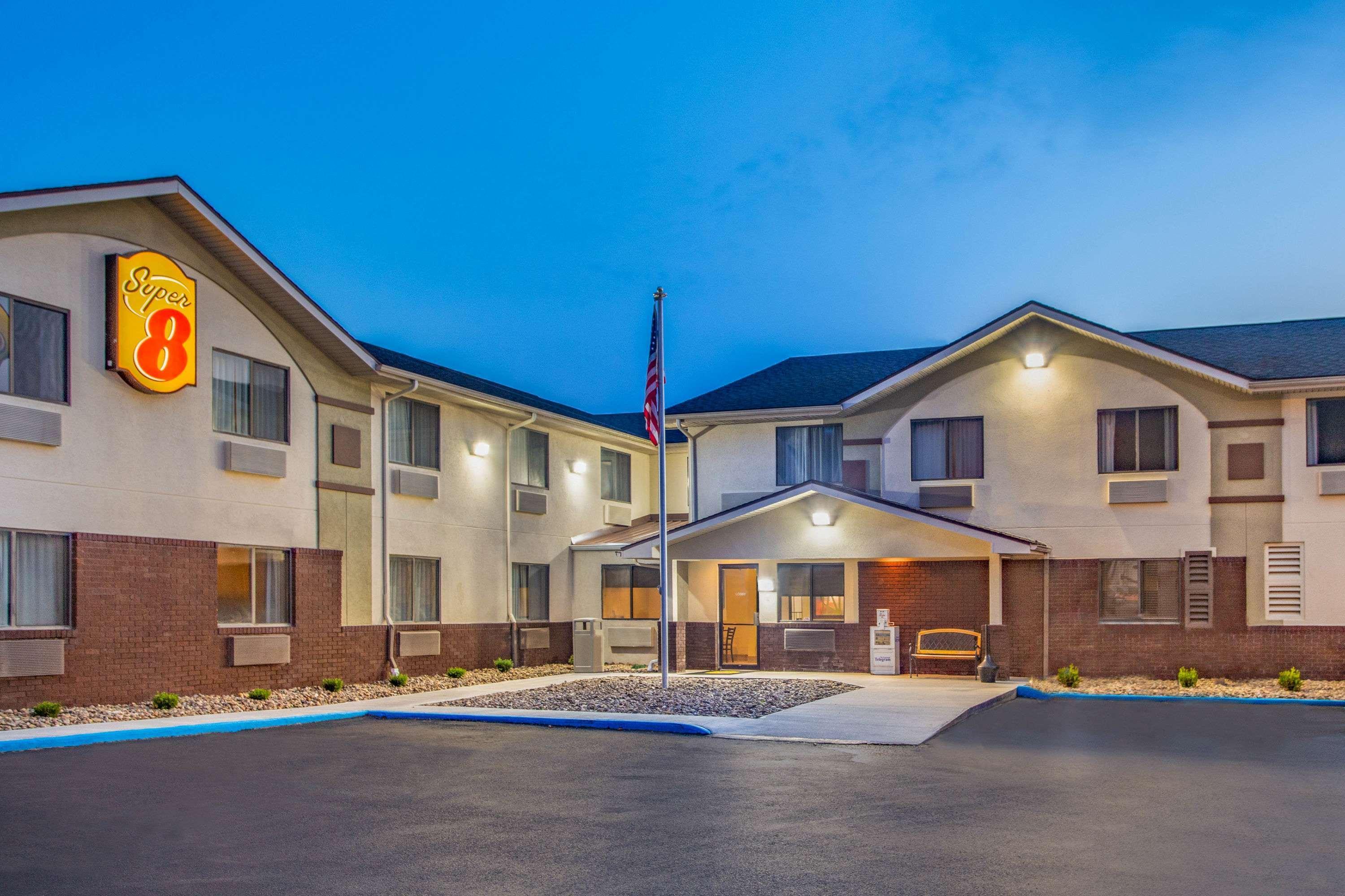 Super 8 By Wyndham Weston Wv Hotell Exteriör bild