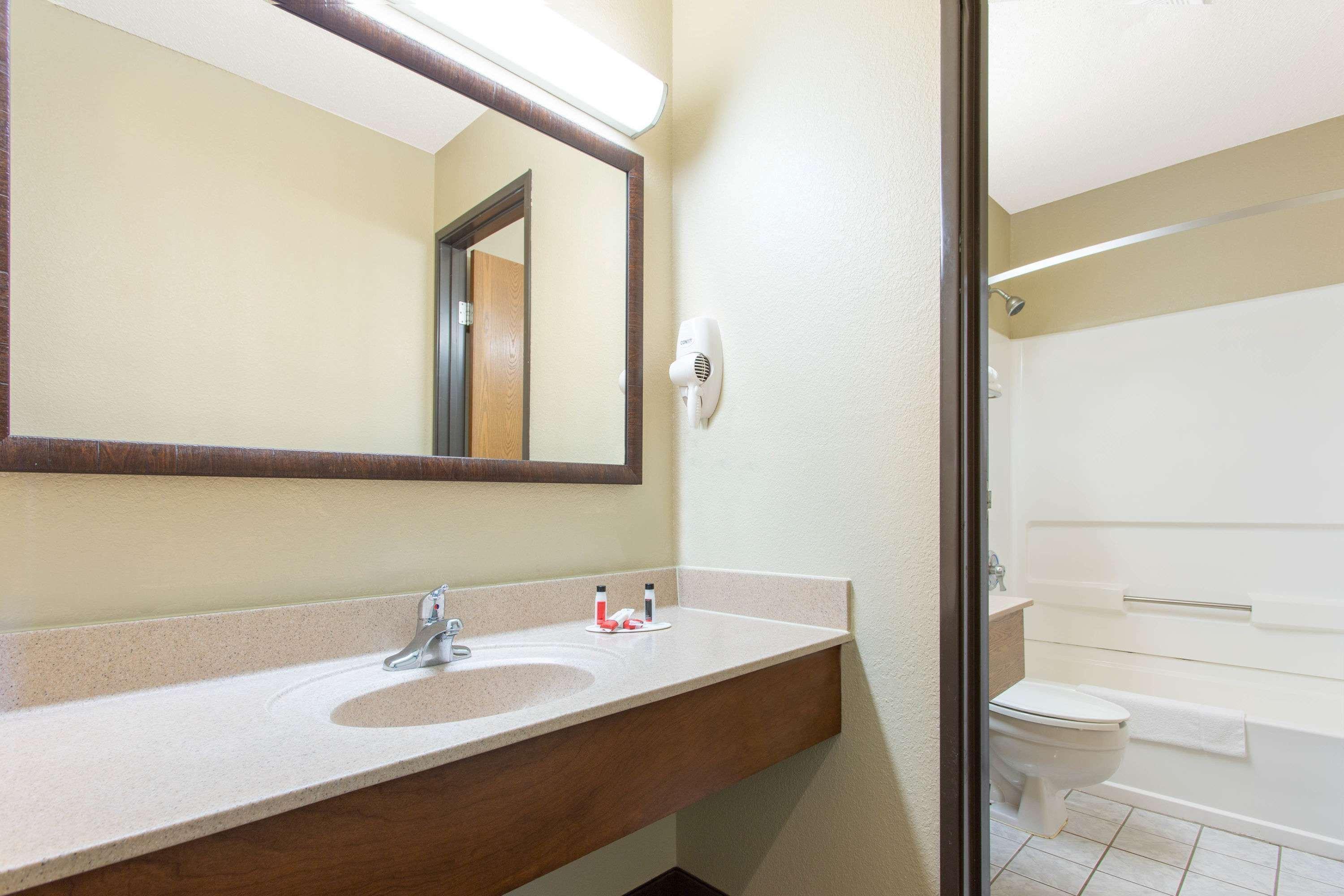 Super 8 By Wyndham Weston Wv Hotell Exteriör bild