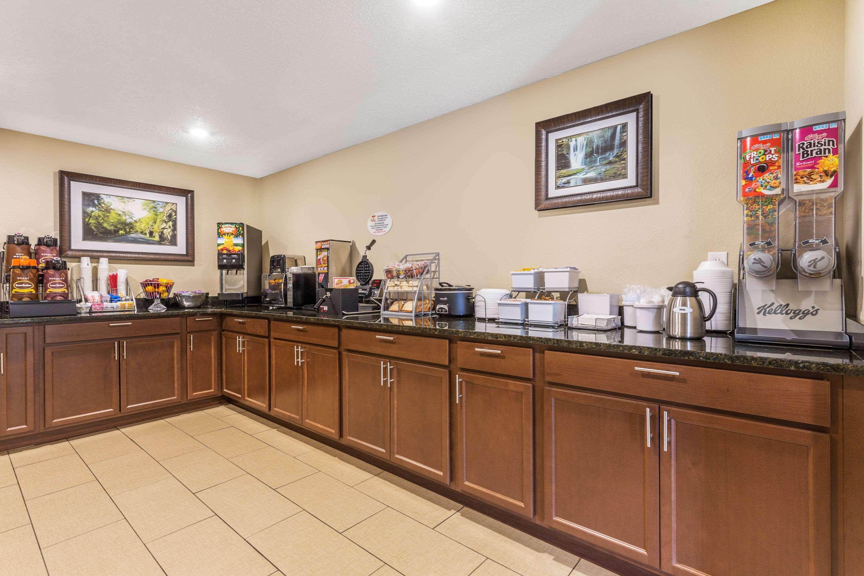 Super 8 By Wyndham Weston Wv Hotell Exteriör bild