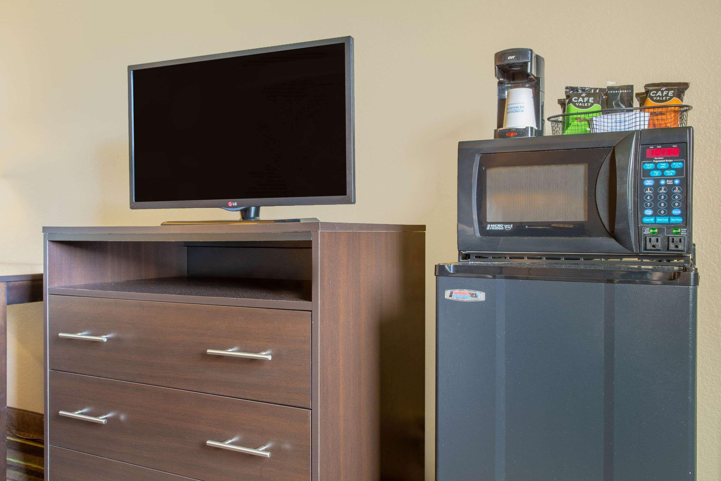 Super 8 By Wyndham Weston Wv Hotell Exteriör bild
