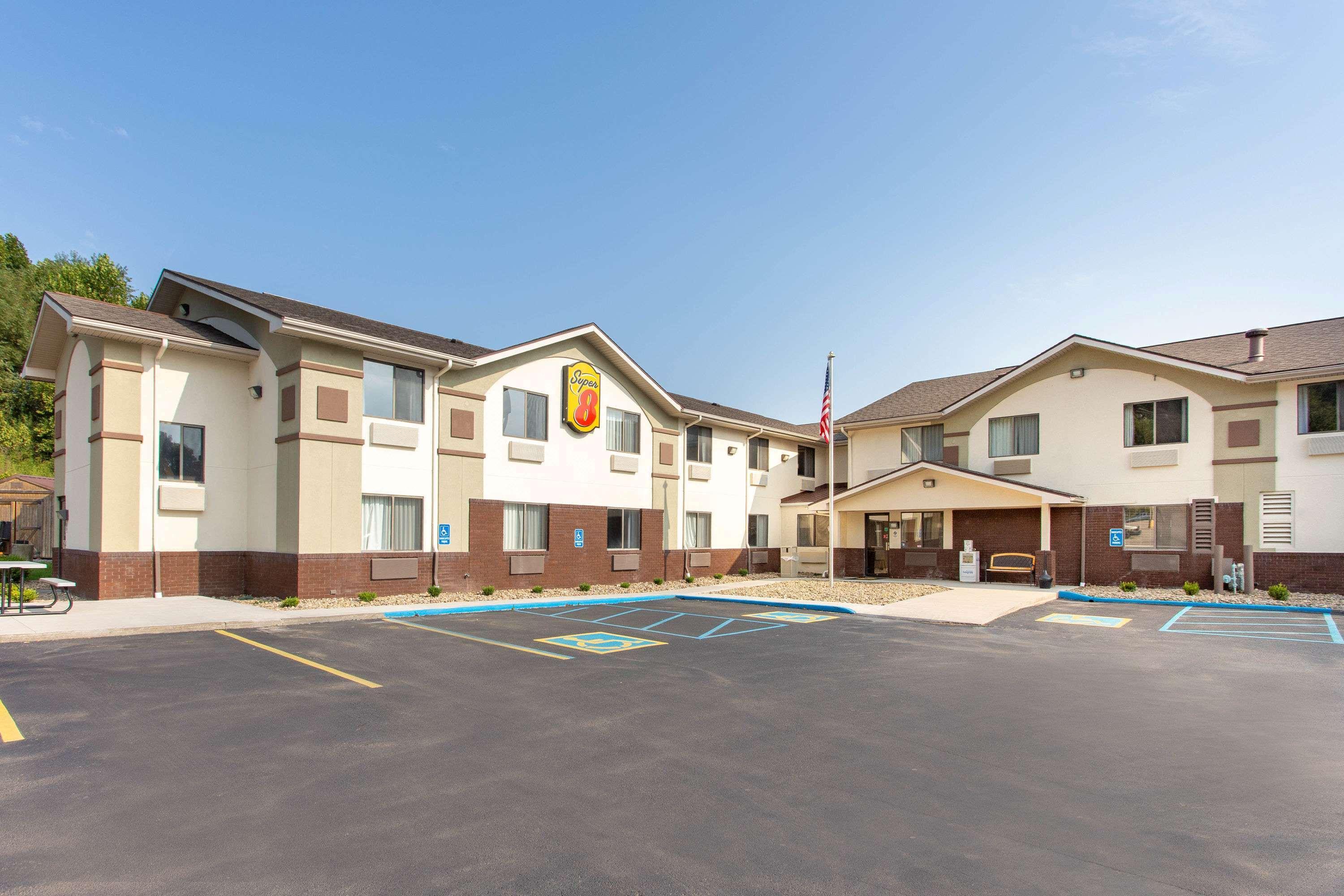 Super 8 By Wyndham Weston Wv Hotell Exteriör bild