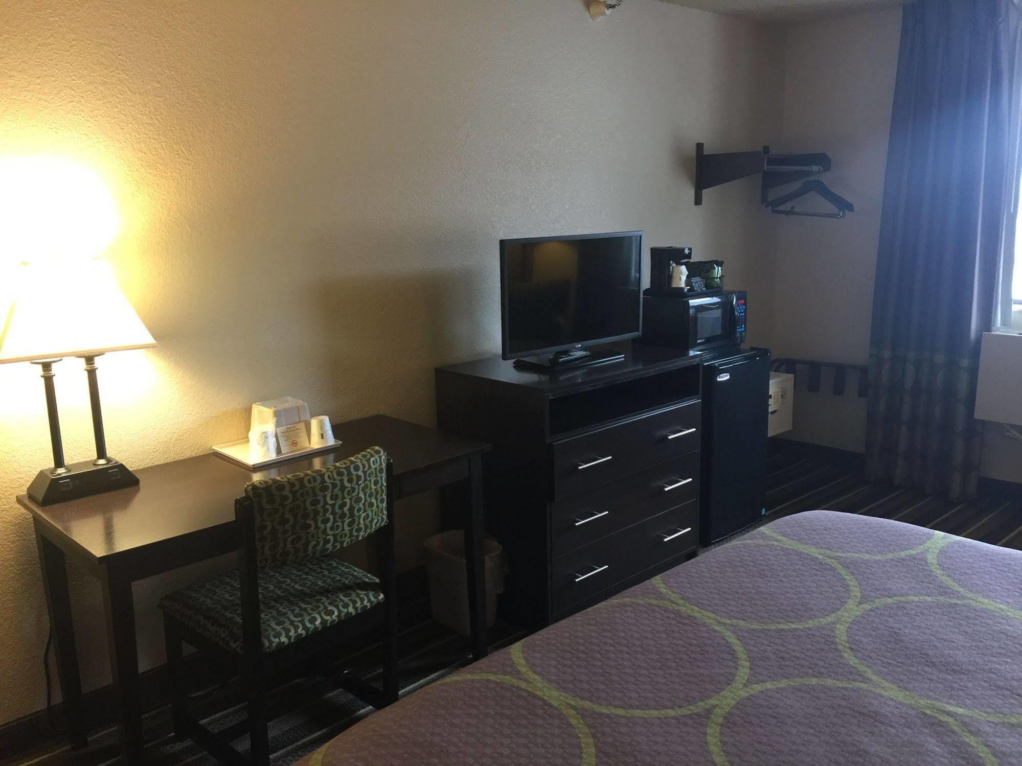 Super 8 By Wyndham Weston Wv Hotell Exteriör bild