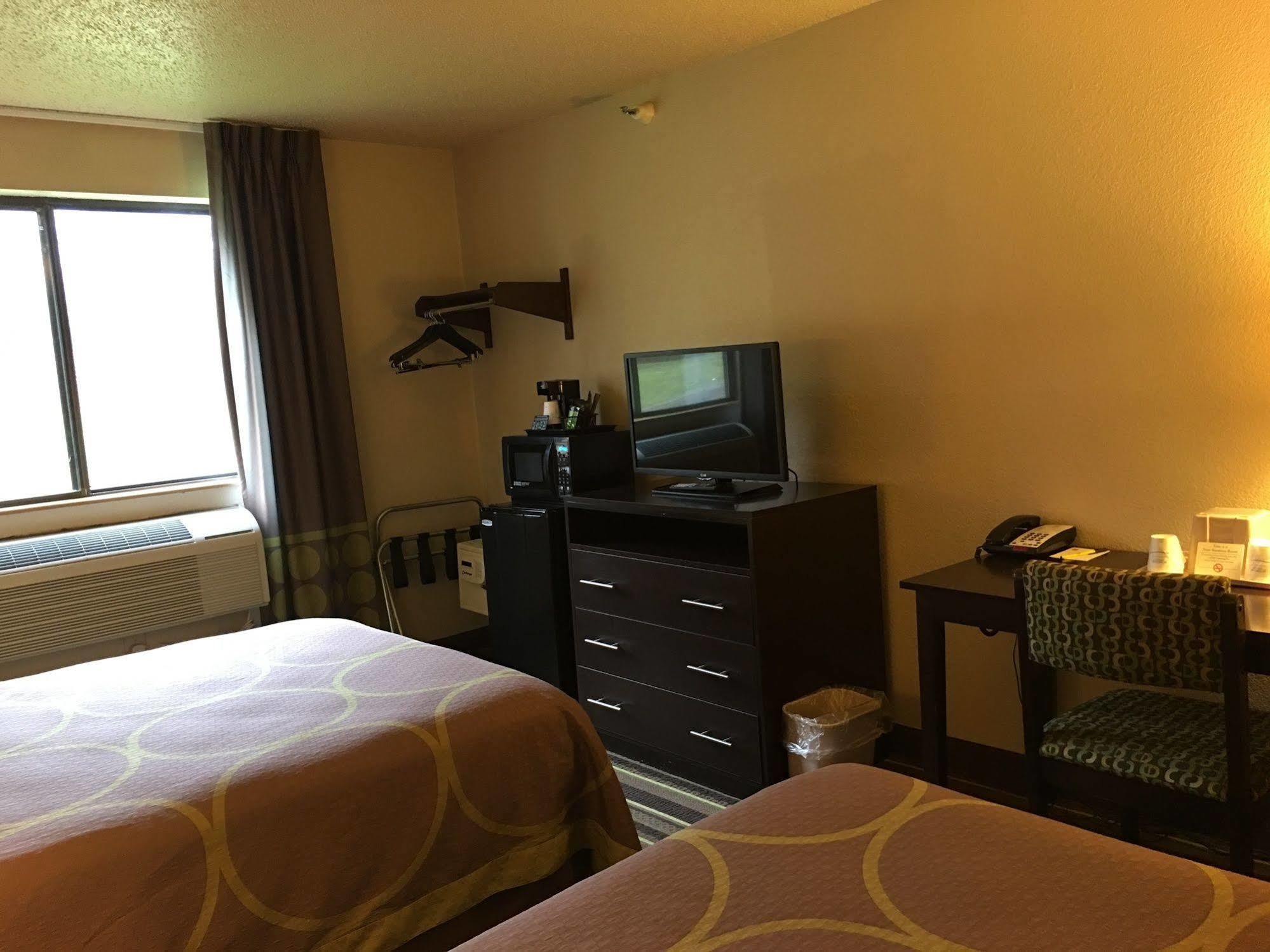 Super 8 By Wyndham Weston Wv Hotell Exteriör bild