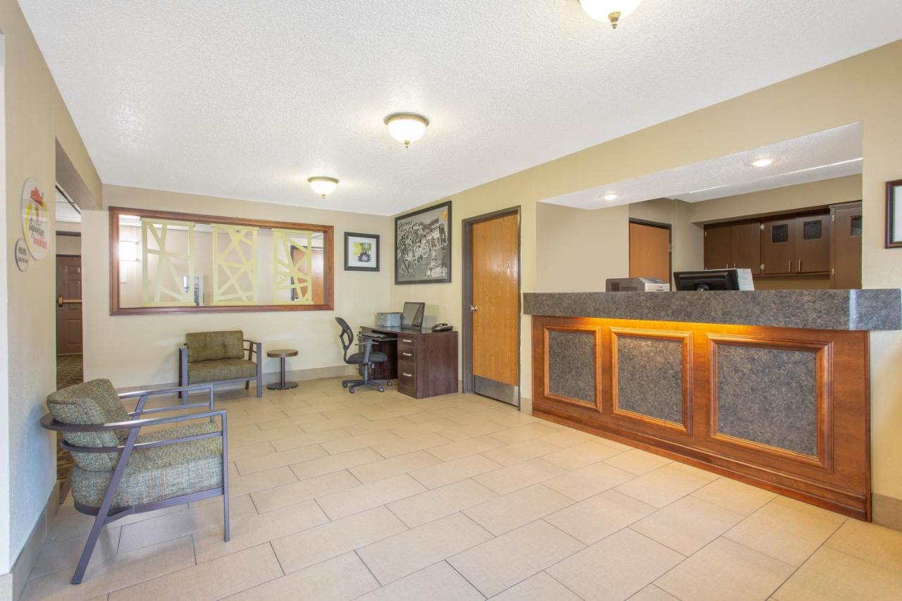 Super 8 By Wyndham Weston Wv Hotell Exteriör bild